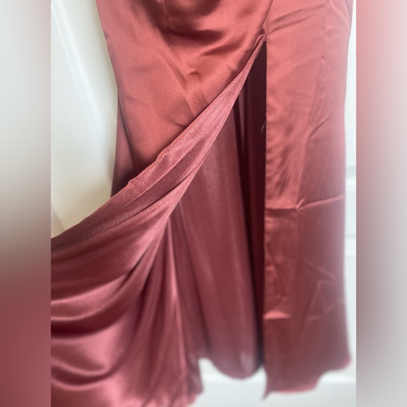 Lined long bridesmaid or special event dress. Never worn size 2 - Picture 7 of 7